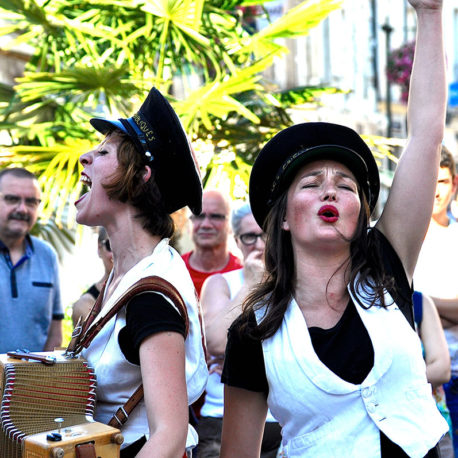 Les crieuses publiques